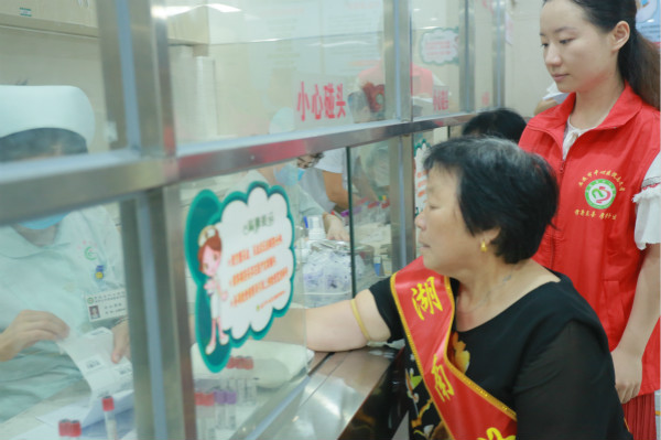 a8bc2bd44efa95c06c1601518cdbf6bd.jpg 体检现场(三).jpg